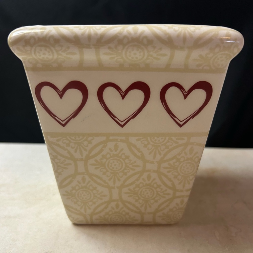 Edible Arrangements heart vase. 4.75”x5.25”